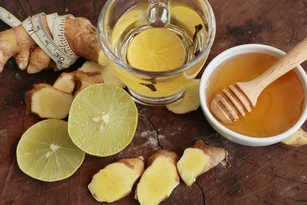 벌 꿀 레몬 꿀 차 — 스톡 사진