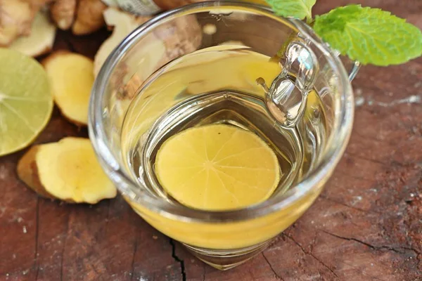 Ingwertee mit Honig-Zitrone — Stockfoto