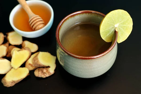 Ingwertee mit Honig-Zitrone — Stockfoto