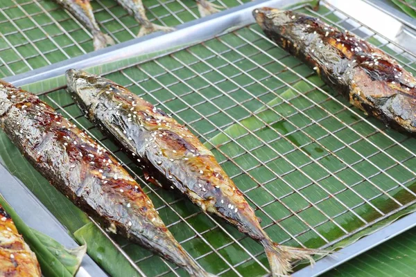 Peixe grelhado no mercado — Fotografia de Stock