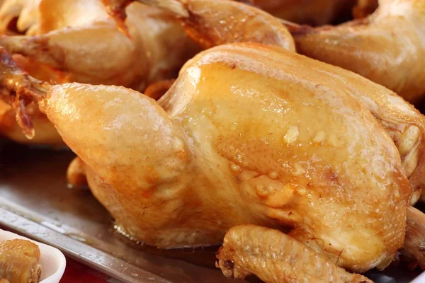 Pollo con salsa de pescado en la comida callejera — Foto de Stock