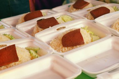 tavuk haşlanmış pirinç                              