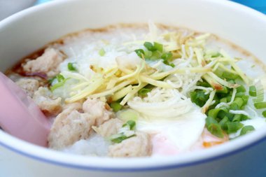 Domuz eti yumurta ile yulaf lapası