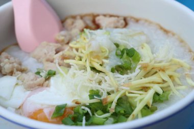 Domuz eti yumurta ile yulaf lapası