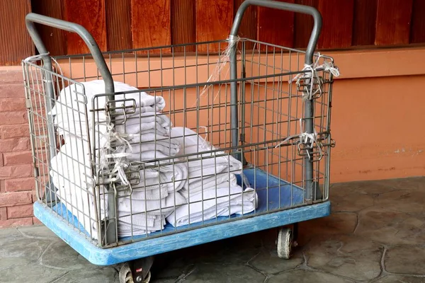 White towel in basket — Stock Photo, Image