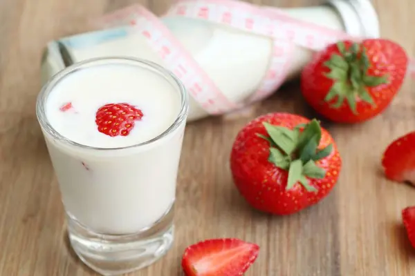 鲜奶草莓 — 图库照片