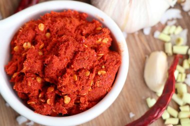 Chili köri ve malzemeler