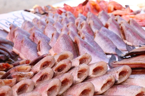 Peixe seco no mercado — Fotografia de Stock