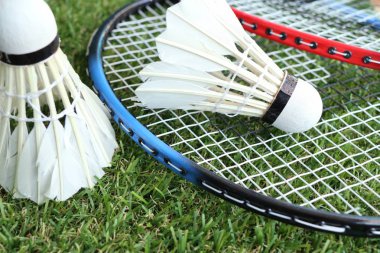 Shuttlecocks badminton raket ile