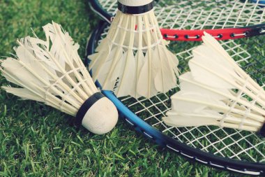 Shuttlecocks badminton raket ile