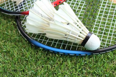 Shuttlecocks badminton raket ile
