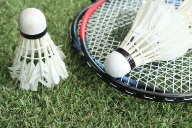 Shuttlecocks badminton raket ile