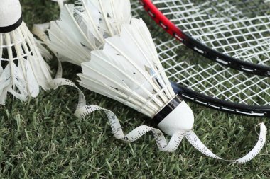 Shuttlecocks badminton raket ile