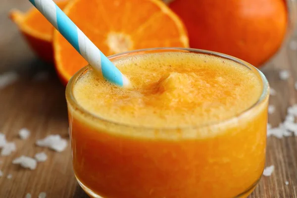 Sain avec smoothie orange — Photo