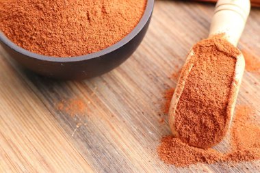 Toz tarçın ve sopa