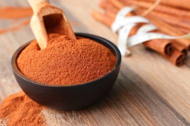 Toz tarçın ve sopa