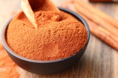 Toz tarçın ve sopa