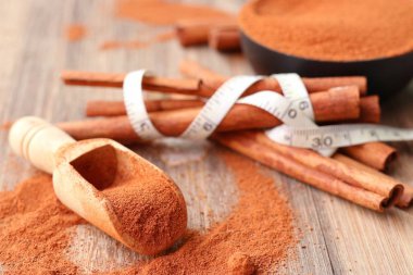 Toz tarçın ve sopa