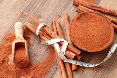 Toz tarçın ve sopa