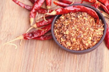 Kurutulmuş kırmızı biber ile