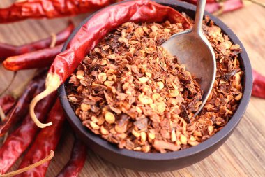 Kurutulmuş kırmızı biber ile