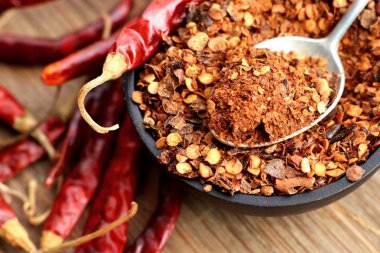 Kurutulmuş kırmızı biber ile