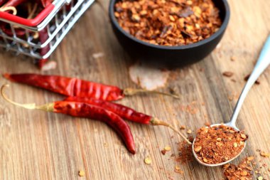 Kurutulmuş kırmızı biber ile