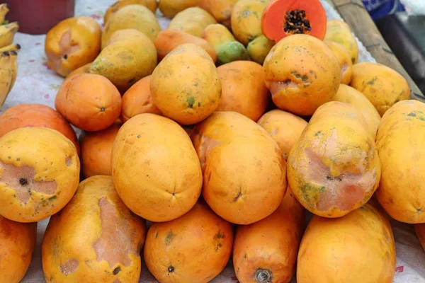 Papaya på gata mat — Stockfoto