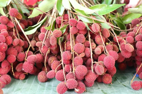 Lychees at the market — Stock Photo, Image