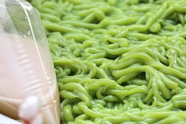 Postre verde en leche de coco — Foto de Stock