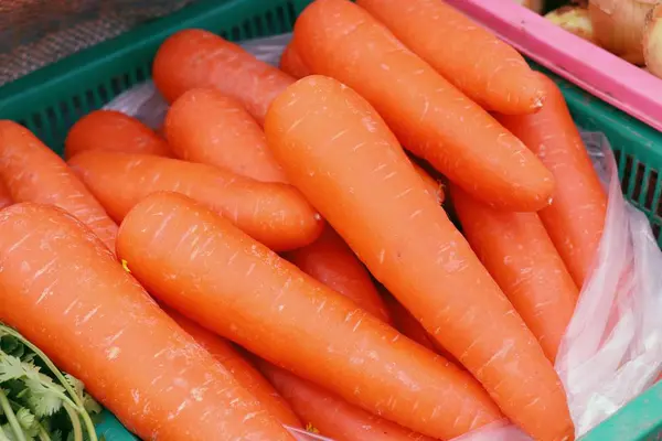 Fresh carrot in the market — Stock Photo, Image