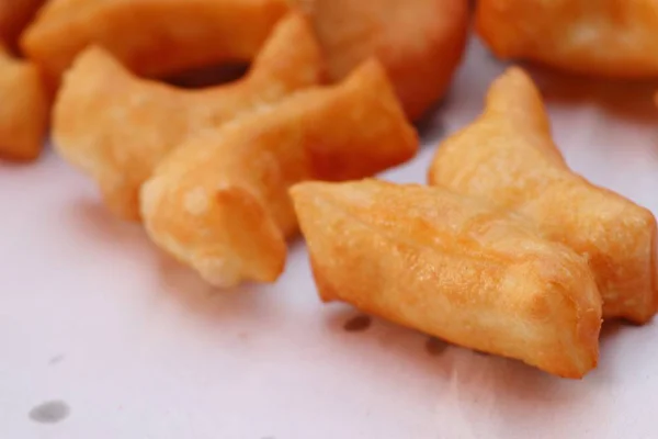 Vara de massa frita no mercado — Fotografia de Stock