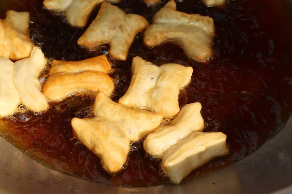 Vara de massa frita no mercado — Fotografia de Stock