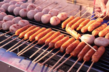 Barbekü sosis sokak gıda