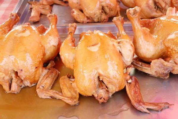 Pollo con salsa de pescado en la comida callejera — Foto de Stock