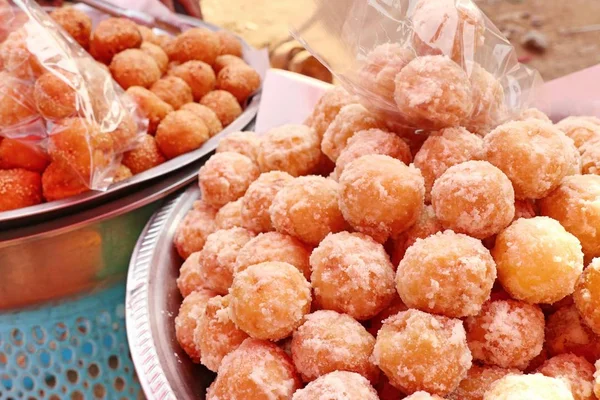 Batata doce frita em comida de rua — Fotografia de Stock