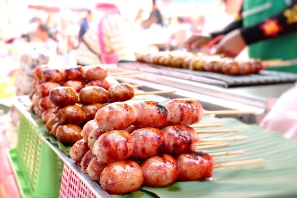 BBQ kiełbaski na ulicy żywności — Zdjęcie stockowe