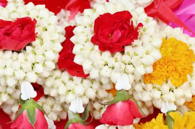 Yasemin çelenk içinde çarşı