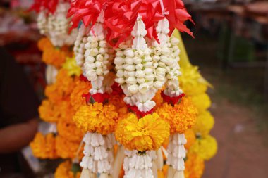 Yasemin çelenk içinde çarşı