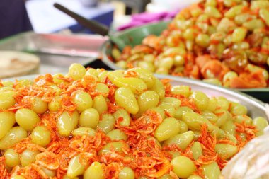 Üzüm sokak gıda aldı