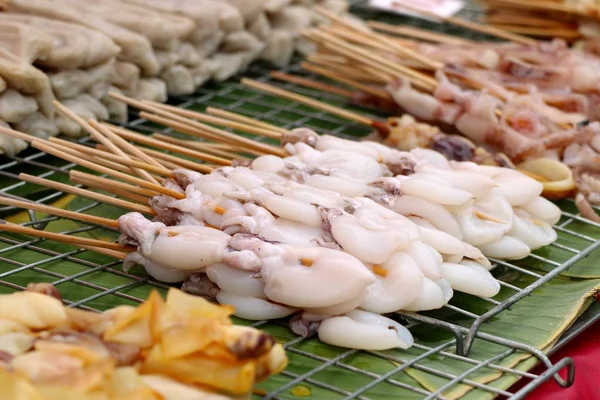 Calamari grigliati in street food — Foto Stock