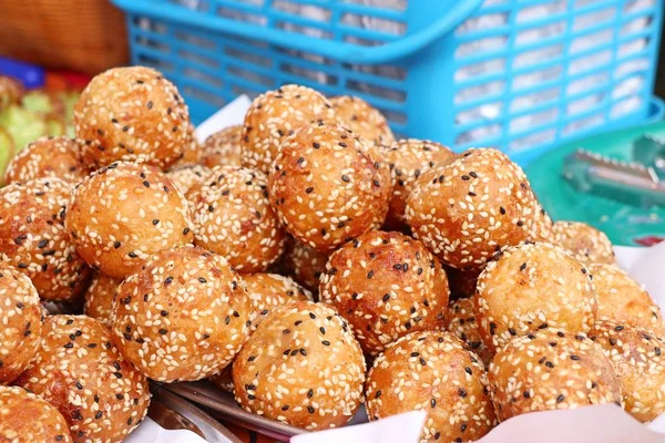 Papa dulce frita en la comida de la calle —  Fotos de Stock