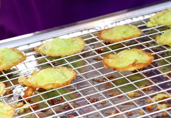 Masa frita en comida callejera —  Fotos de Stock