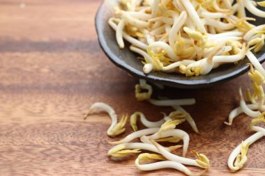 yığın organik fasulye filizi 