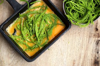 Akasya pennata yumurta ile