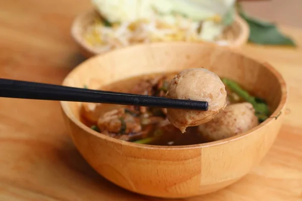 Sup babi rebus dengan bakso — Stok Foto