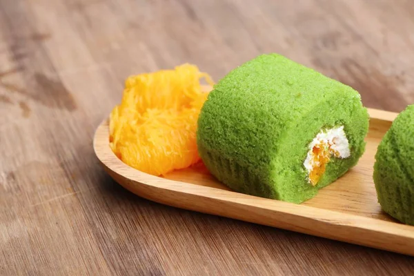 Green roll cake sweet dessert — Stock Photo, Image