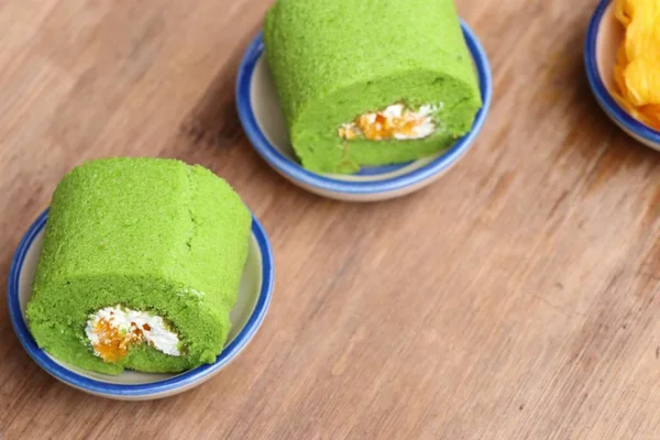 Green roll cake sweet dessert — Stock Photo, Image