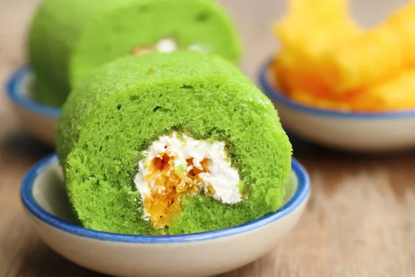 Green roll cake sweet dessert — Stock Photo, Image