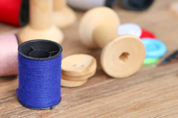 Thread spool and buttons — Stock Photo, Image